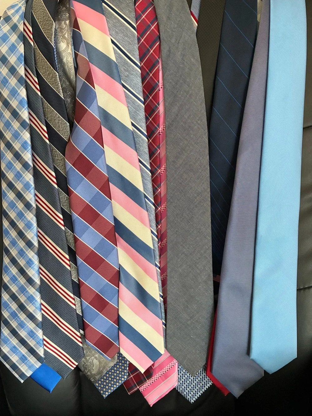 Lot of 26 Mens Designer Neckties in Very Excelant Condition. Polyester NO Junk
